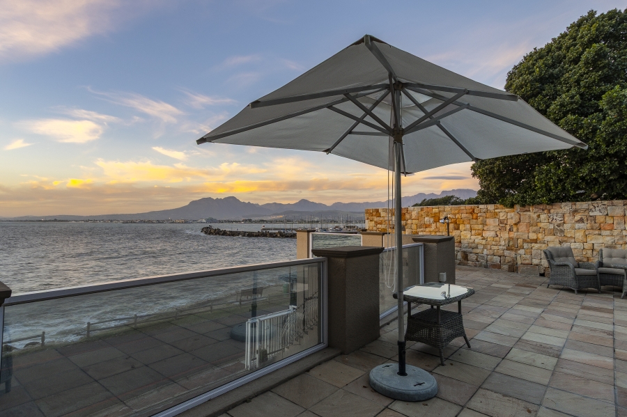 6 Bedroom Property for Sale in Gordons Bay Village Western Cape